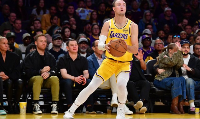 米乐-加盟湖人，发挥稳定，你果然是东詹得力帮手，老詹爆发创纪录|詹姆斯|勒布朗·詹姆斯|肯纳德|投篮|勒布朗-詹姆斯_新浪体育_新浪新闻