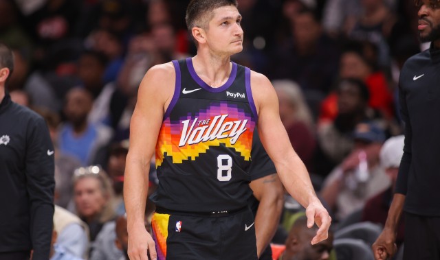 格雷森·阿伦：半场进攻必须始终保持节奏 不能让对手轻易换防