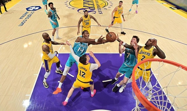 米乐m6体育-还没找到说明书？湖人对于锋线大闸的使用依然存在着明显的问题？